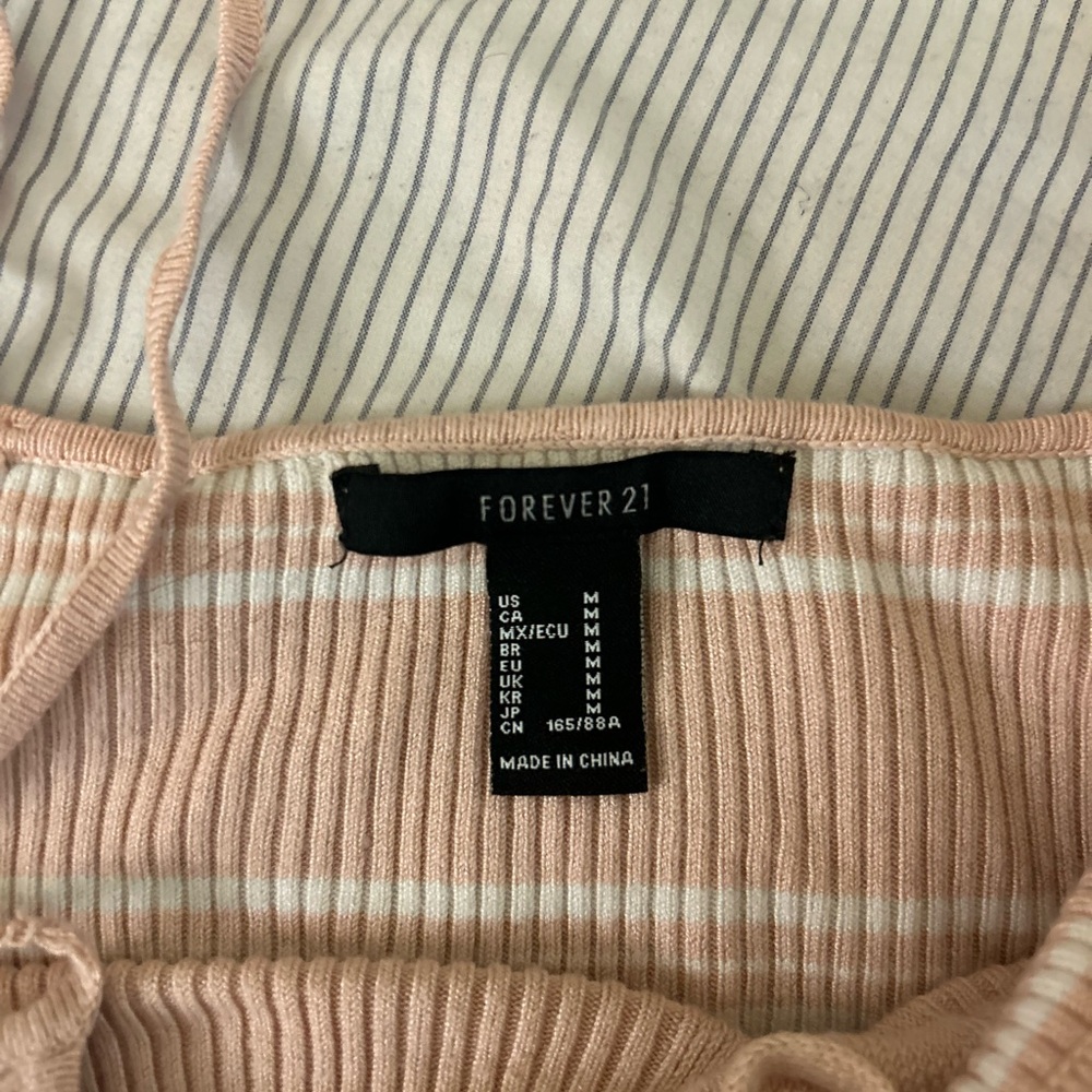 Striped Ribbed Crop Top - Picture 2 of 3